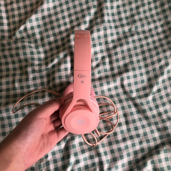 Bright Pink kid’s head phones - Picture 2 of 3